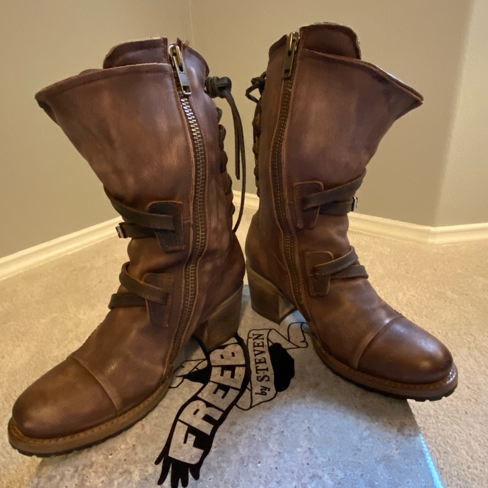 Freebird Women's Cora Brown Leather Boots - Picture 6 of 15